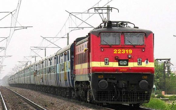 10th pass students eligible to apply for 2573 post in RRB Recruitment