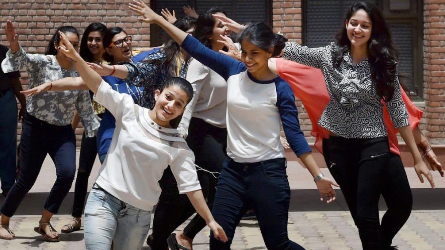 CBSE Class 10 results, Class 10 CBSE results, Girls outshines boys in class10th results, Central Board of Secondary Education, Education news, Career news
